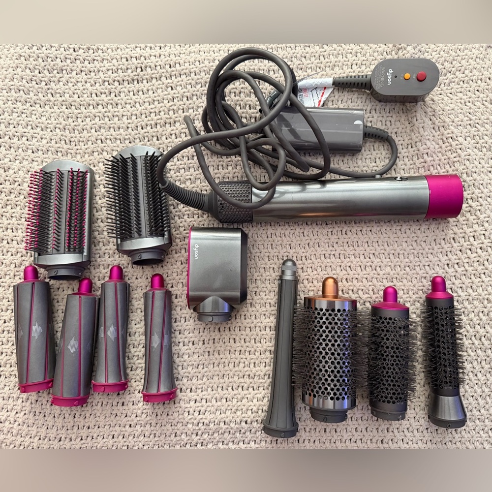 Dyson Airwrap complete styler/Full set w/case /multiple atachments/ gray-fuchsia
